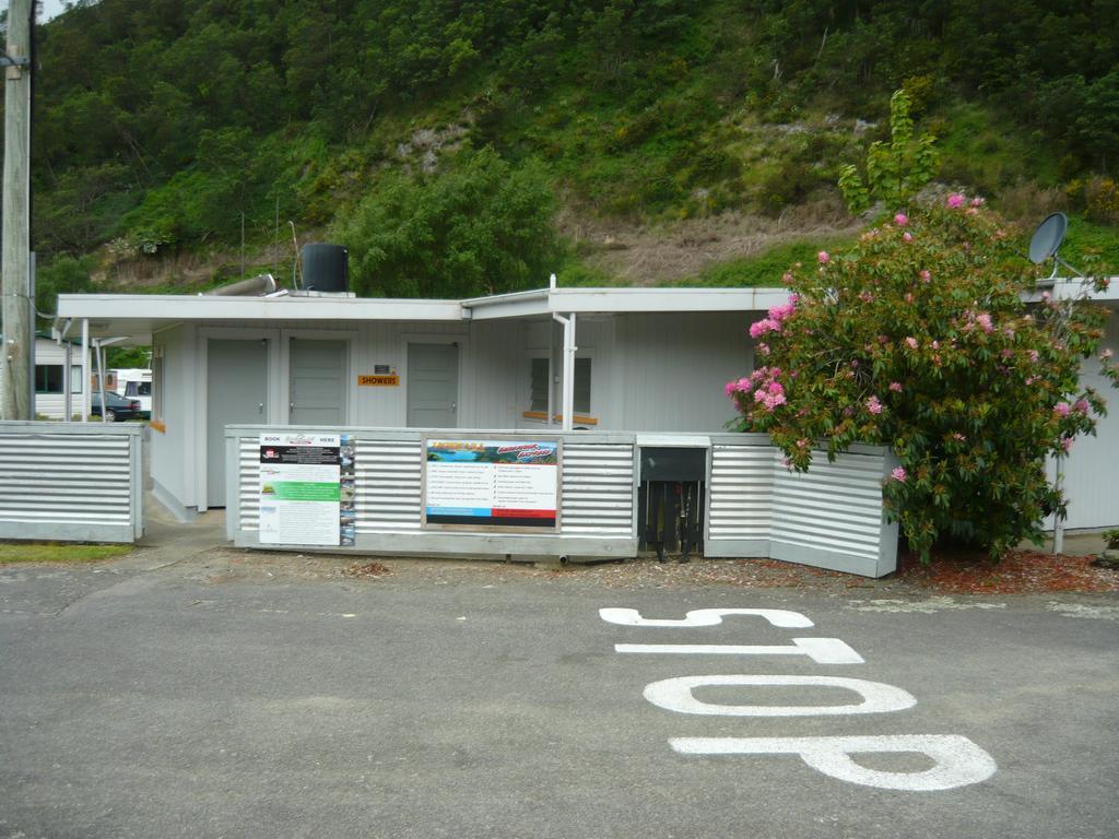 Alexanders Holiday Park Hotel Picton Exterior photo